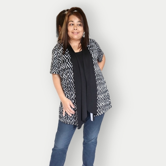 WOMENS L-XL BLACK & WHITE PATTERNED SHORT SLEEVE CARDIGAN WITH ATTACHED CAMI - Picture 6 of 7
